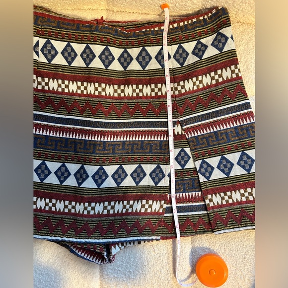 Multicolored pattern skort, size large - Picture 5 of 5